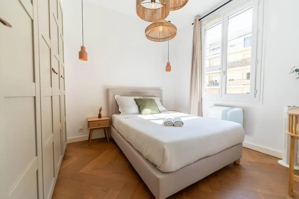 Superbe Appartement Deux Chambres, Centre Proche Port 니스